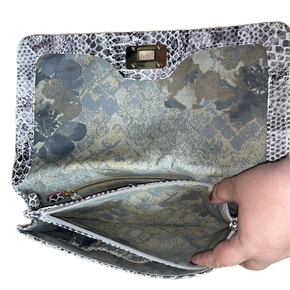 Elliott Lucca Leather Snakeskin Design Textured Turn-Lock Clutch - Picture 8 of 16